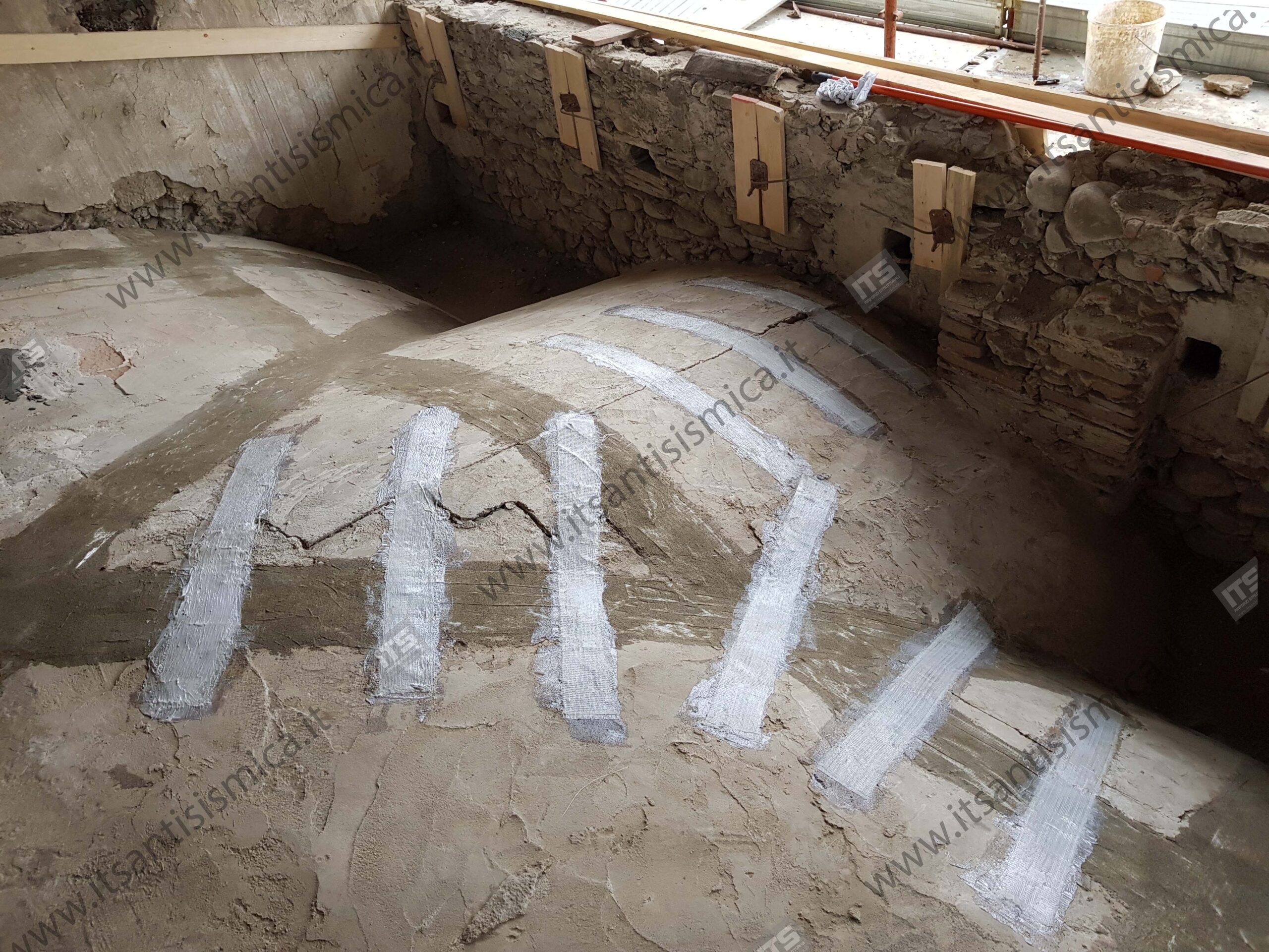 Consolidamento delle volte della chiesa e dell'oratorio di Agliana (PT) — fotografia di cantiere 9